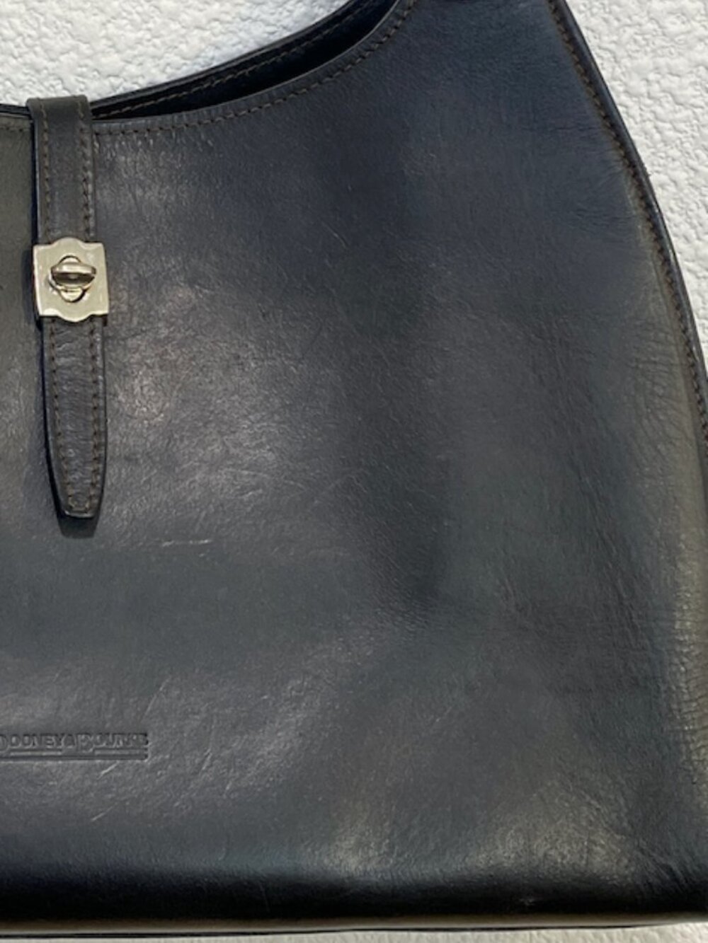 Vintage Dooney & Bourke Made In Italy Black Leather Hobo Shoulder Bag Turn lock - Picture 4 of 14